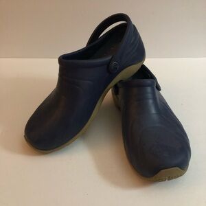 Women’s Anywear navy clogs. Size 9